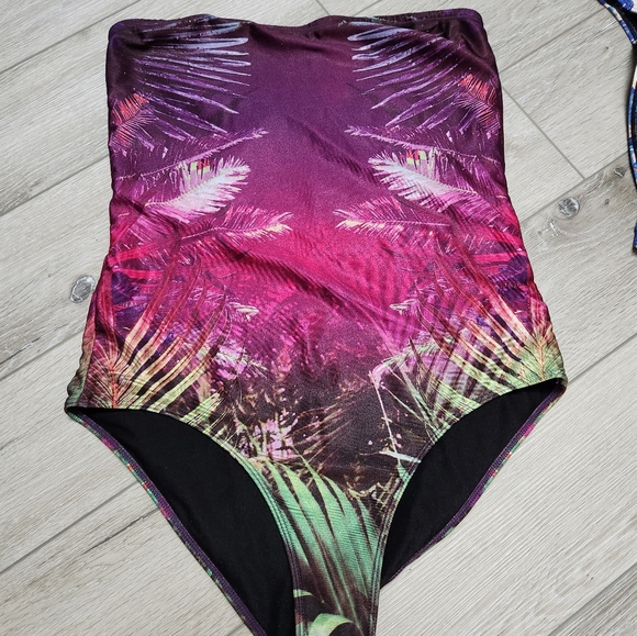 2 swim suits one piece - Picture 4 of 4